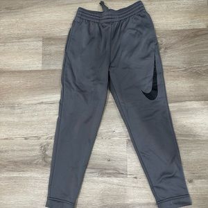 Nike sweatpants boys size medium